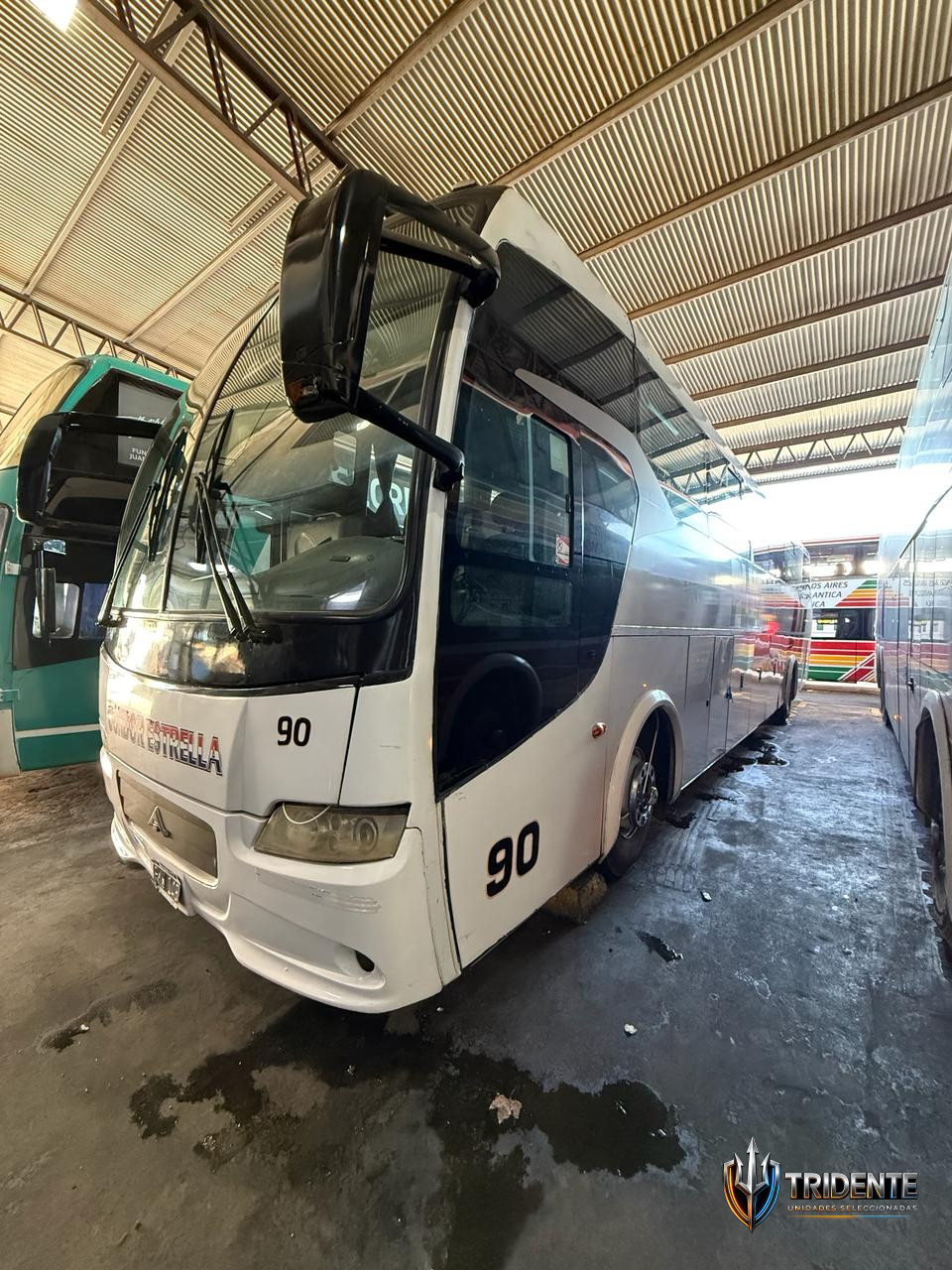 Volkswagen 18-320 2016 — Colectivo usado, foto 2