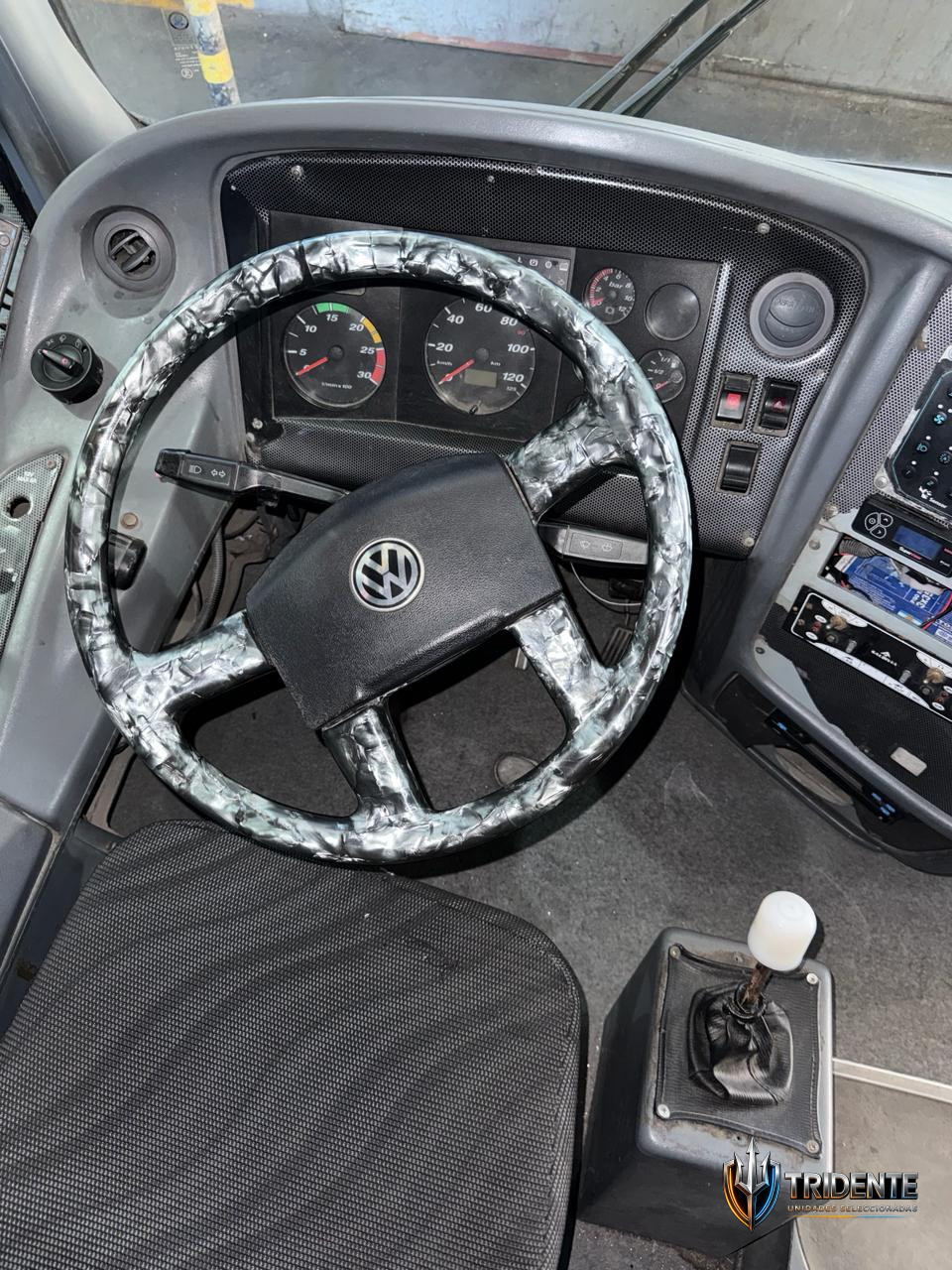 Volkswagen 18-320 2016 — Colectivo usado, foto 8