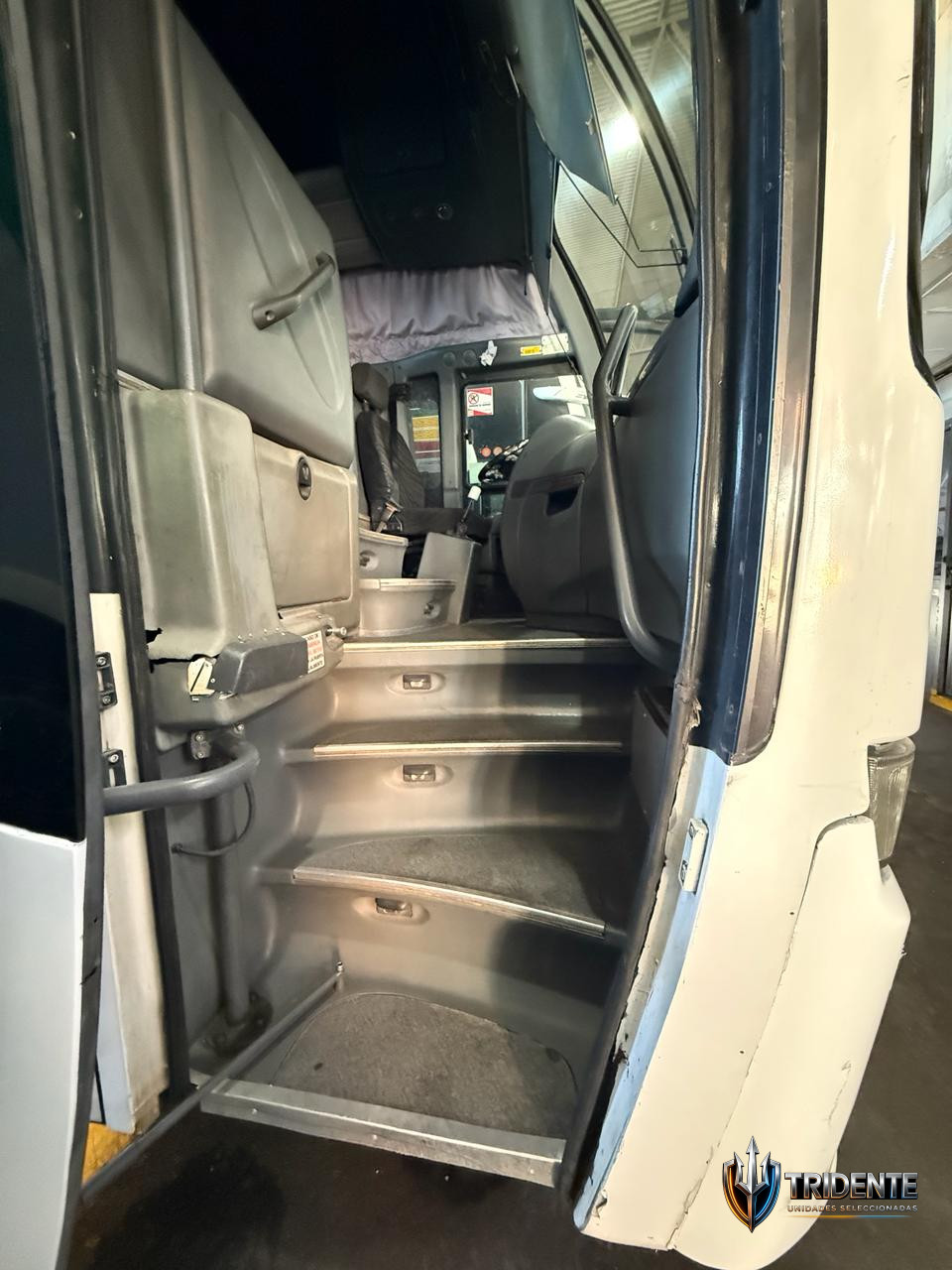 Volkswagen 18-320 2016 — Colectivo usado, foto 11