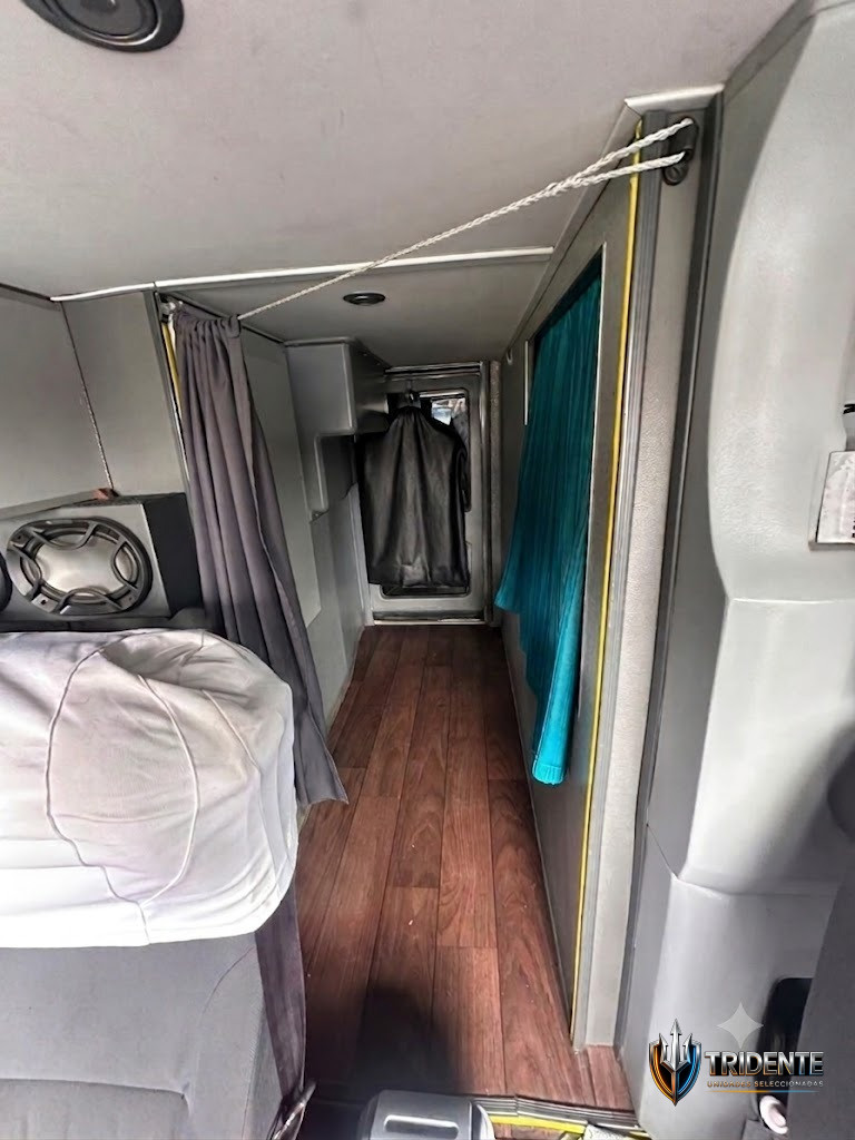 Volvo B450R 2018 — Colectivo usado, foto 16