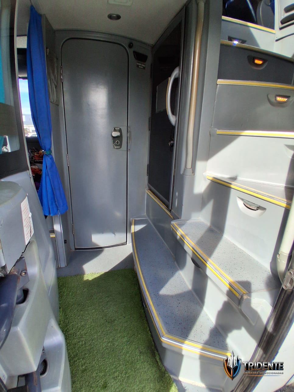 Volvo B450R 2016 — Colectivo usado, foto 11