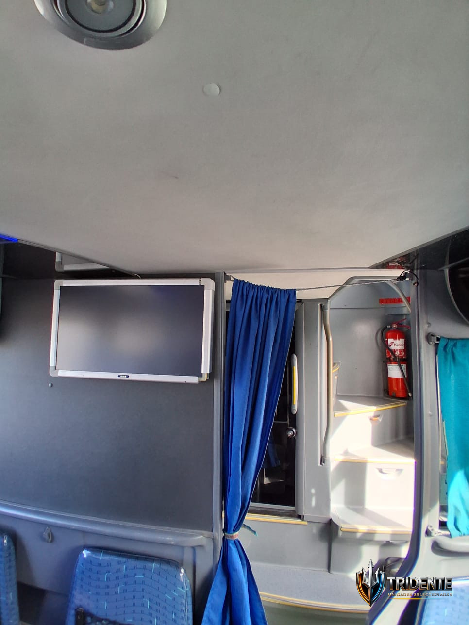 Volvo B450R 2016 — Colectivo usado, foto 15